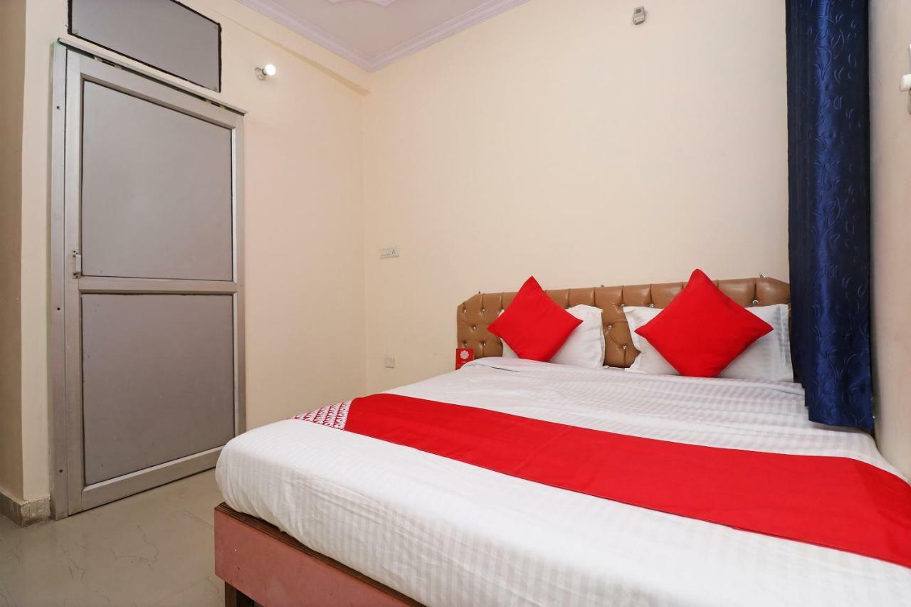 Oyo 30288 Hotel Moon Palace Lakhnaú Exteriér fotografie