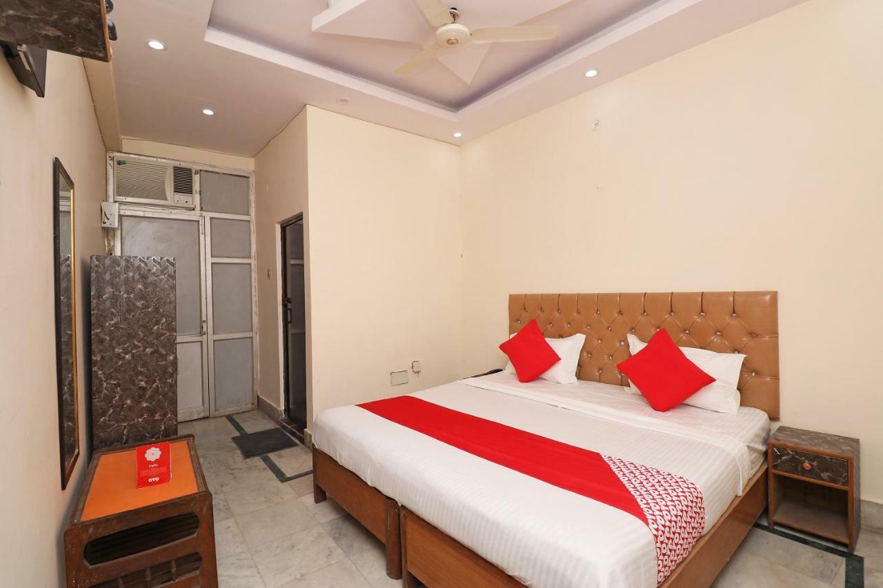 Oyo 30288 Hotel Moon Palace Lakhnaú Exteriér fotografie