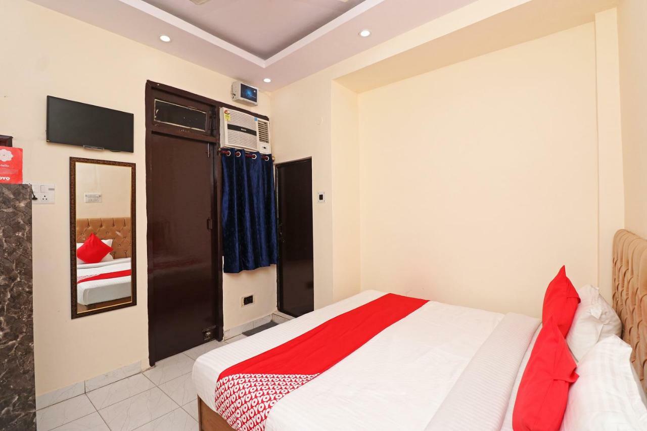 Oyo 30288 Hotel Moon Palace Lakhnaú Exteriér fotografie