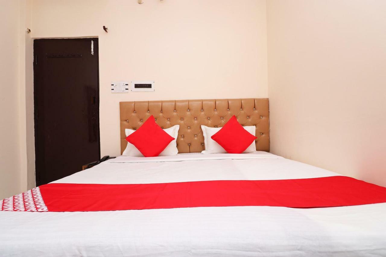 Oyo 30288 Hotel Moon Palace Lakhnaú Exteriér fotografie