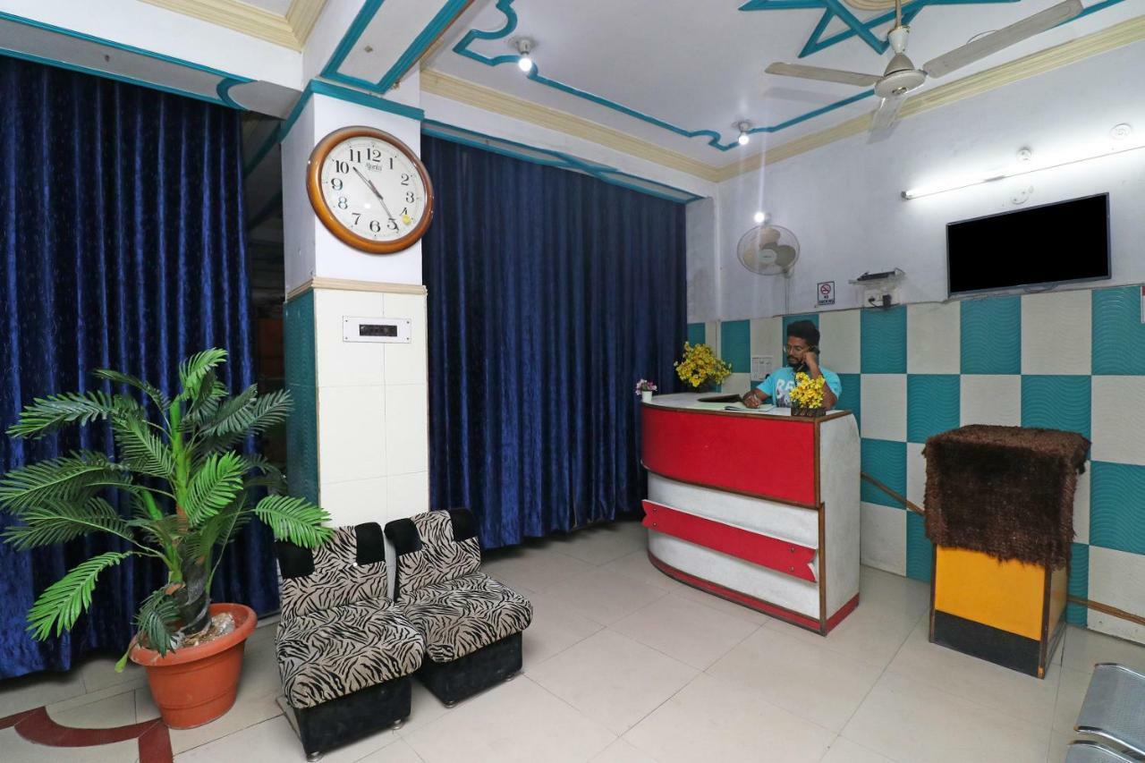 Oyo 30288 Hotel Moon Palace Lakhnaú Exteriér fotografie