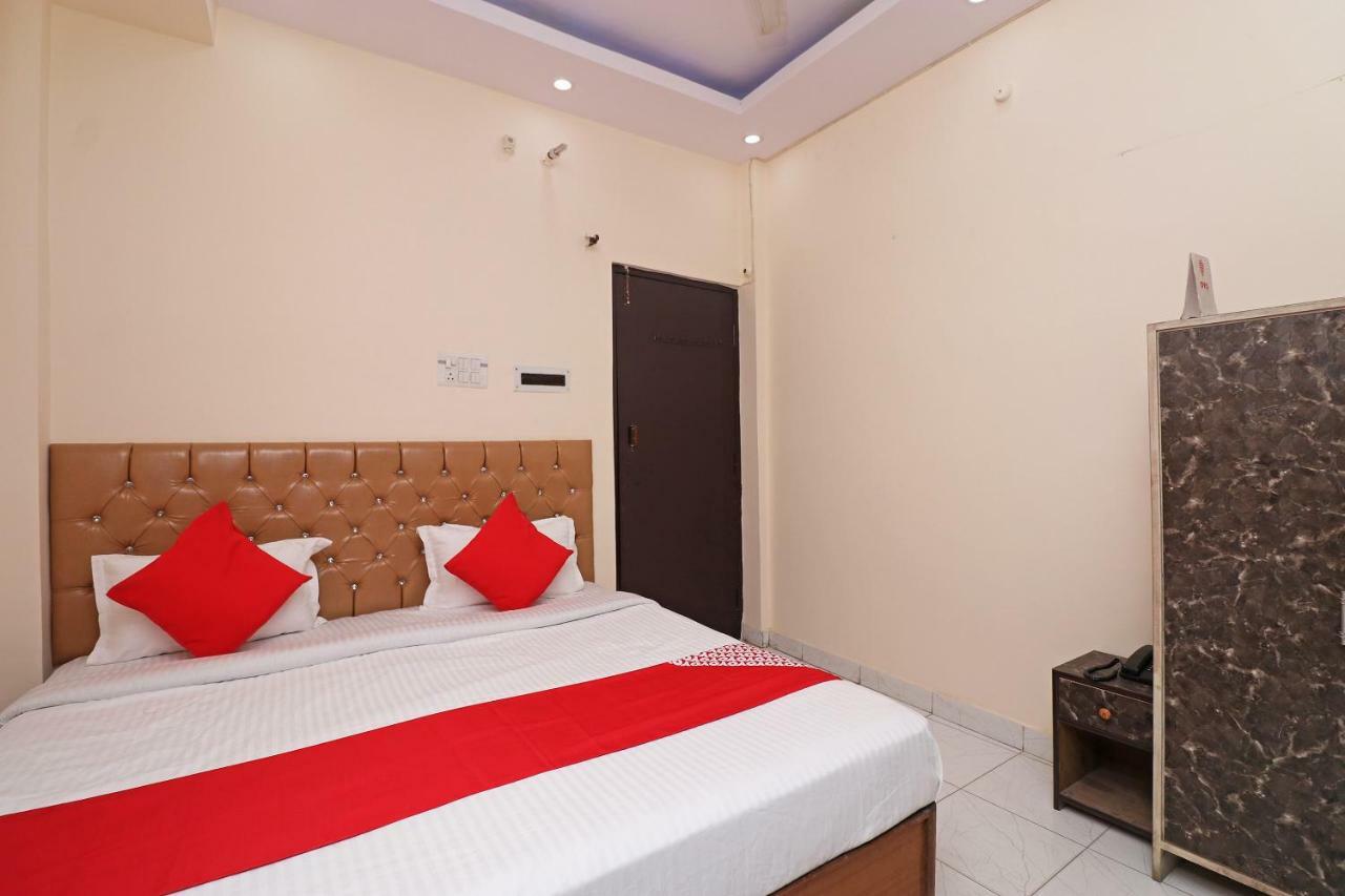 Oyo 30288 Hotel Moon Palace Lakhnaú Exteriér fotografie